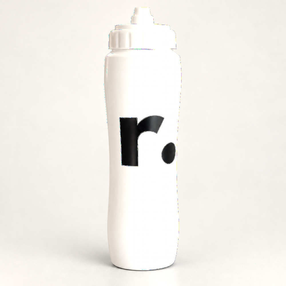 Gourde r. blanche avec logo noir, photo studio sur fond crème