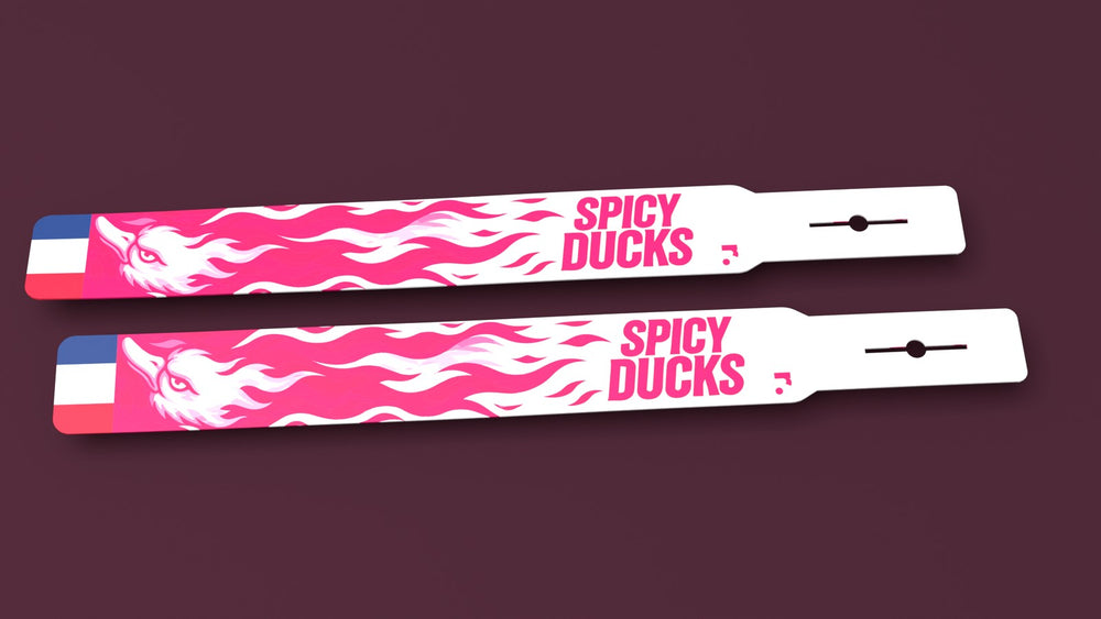 Flags Spicy Ducks rose – vue inclinée (rendu 3D)